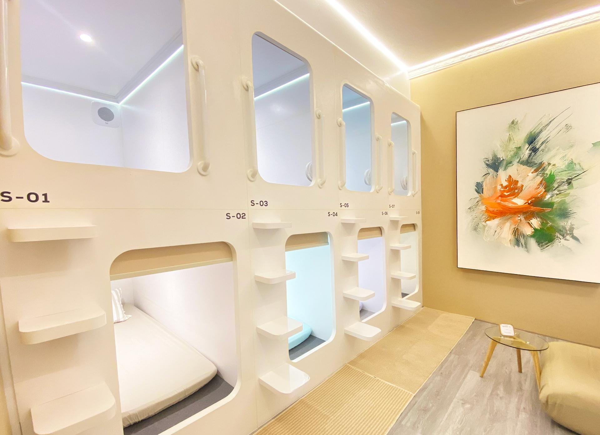 Japanese Sleep Box private sleep pod room